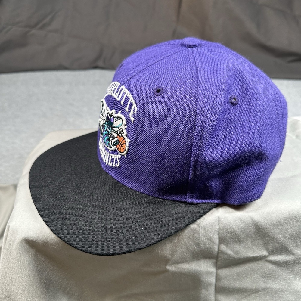Charlotte Hornets NBA‎ Mitchell & Ness Purple Black Snapback Teal Undervisor
